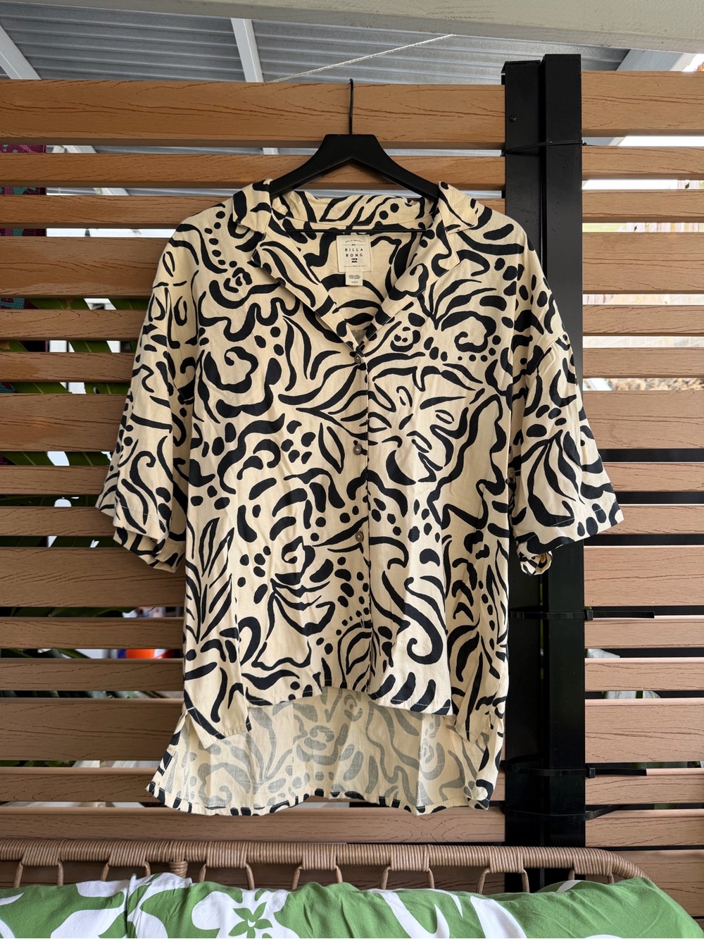 NEW Billabong Cream Top with Black Abstract Print